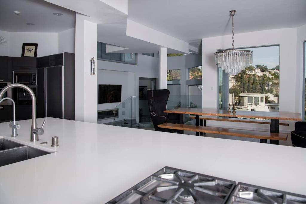 Hollywood Hills Modern Sanctuary-jaw Dropping View Pousada