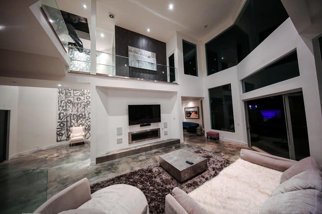Pousada Hollywood Hills Modern Sanctuary-jaw Dropping View
