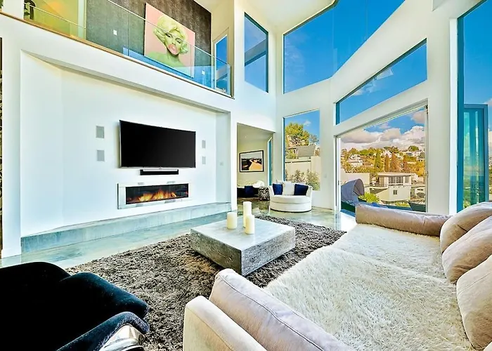 Hollywood Hills Modern Sanctuary-Jaw Dropping View